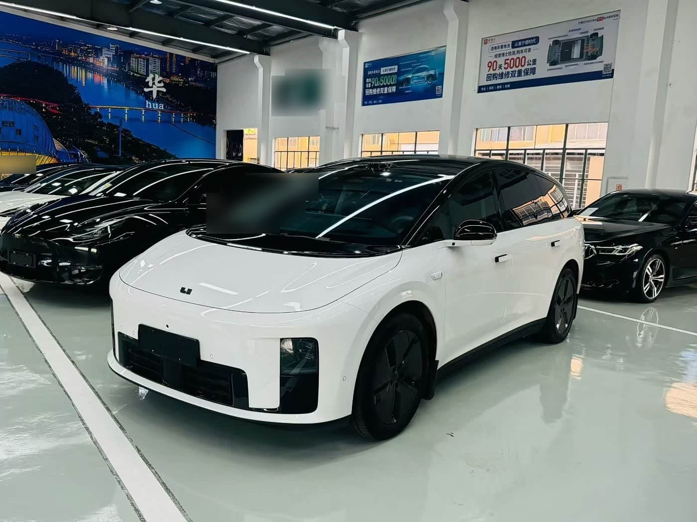2025 Li Auto Li i8 front exterior