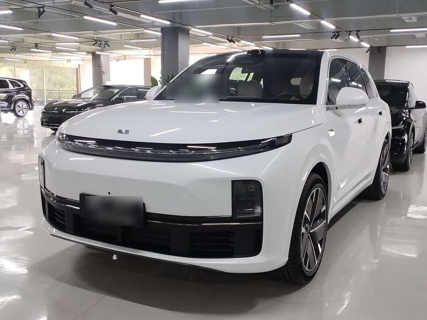 2025 Li Auto L7 front exterior