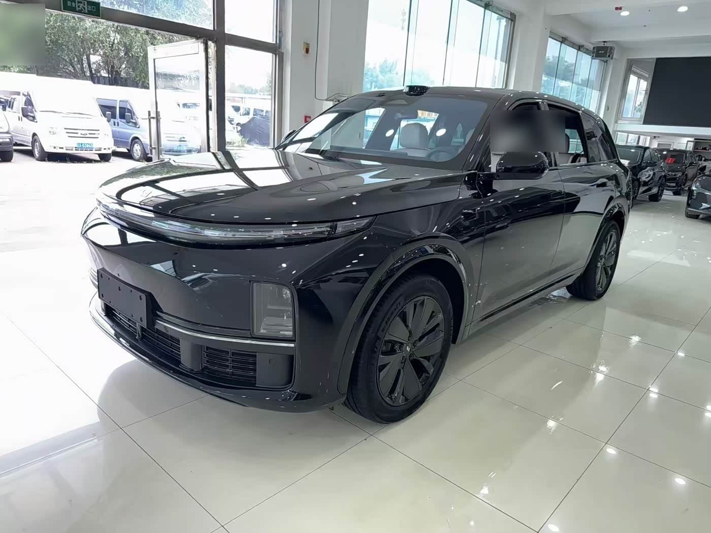 2025 Li Auto L7 front exterior