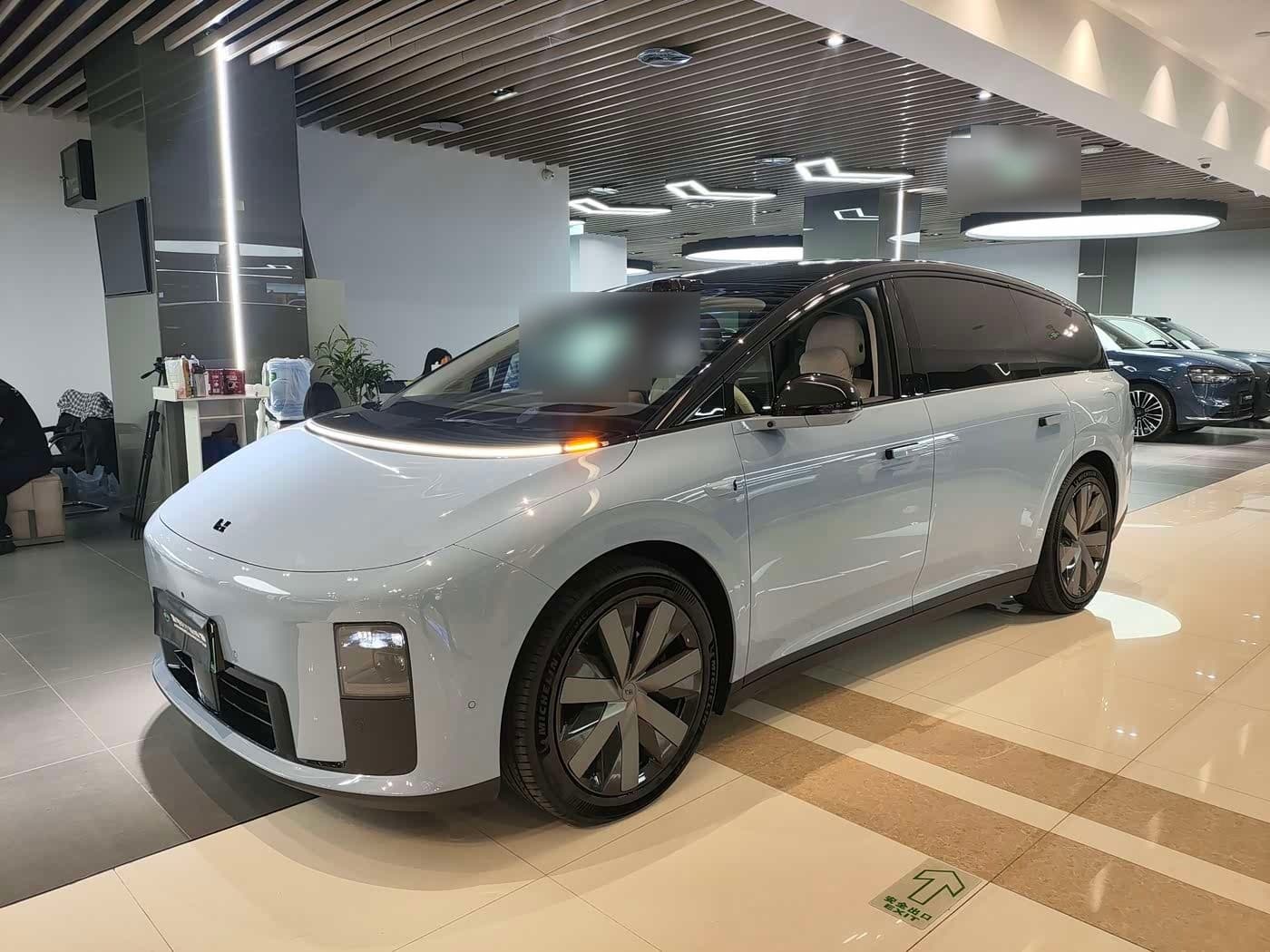 2025 Li Auto Li i8 front exterior