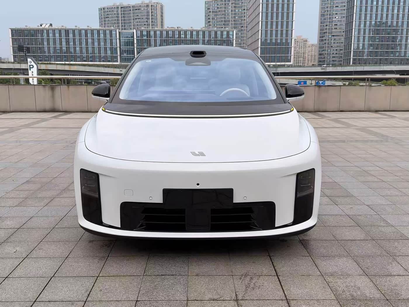 2025 Li Auto Li i8 front exterior