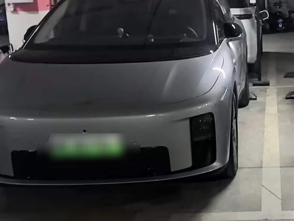 2025 Li Auto Li i8 front exterior