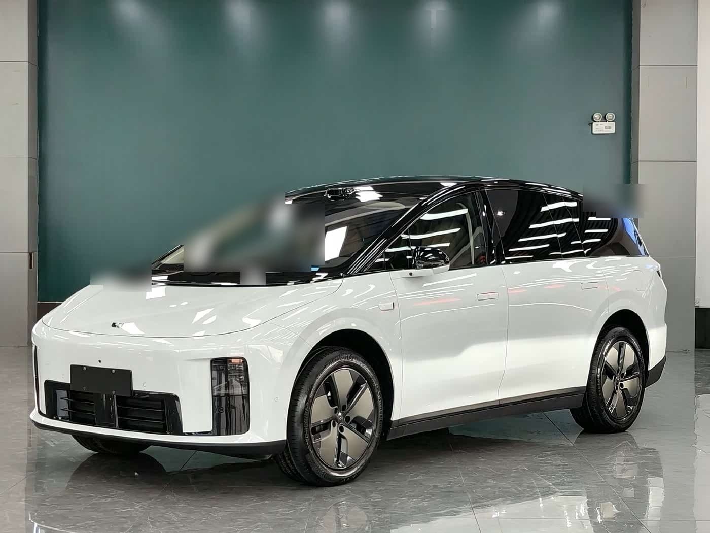 2025 Li Auto Li i8 front exterior
