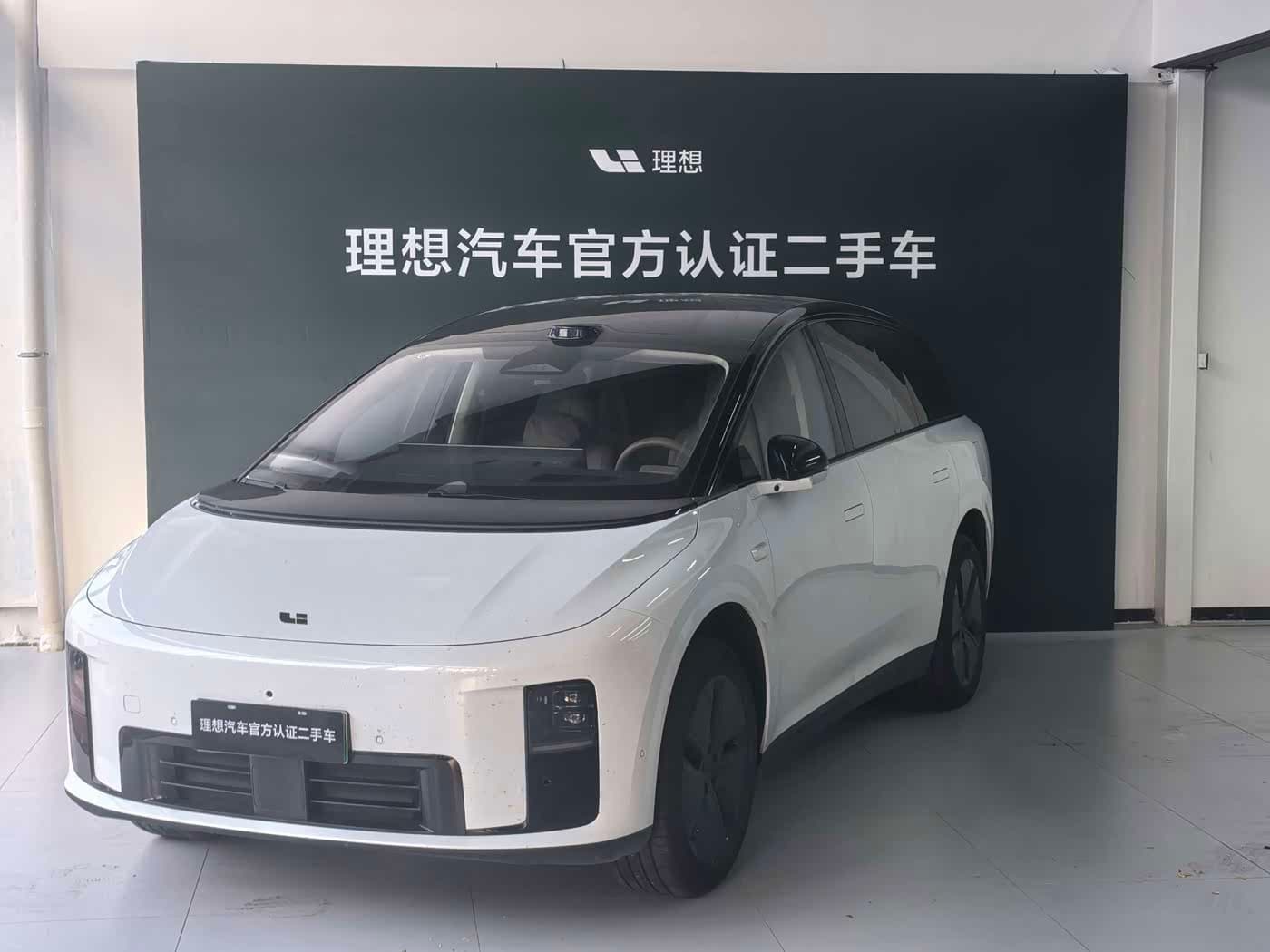 2025 Li Auto Li i8 front exterior