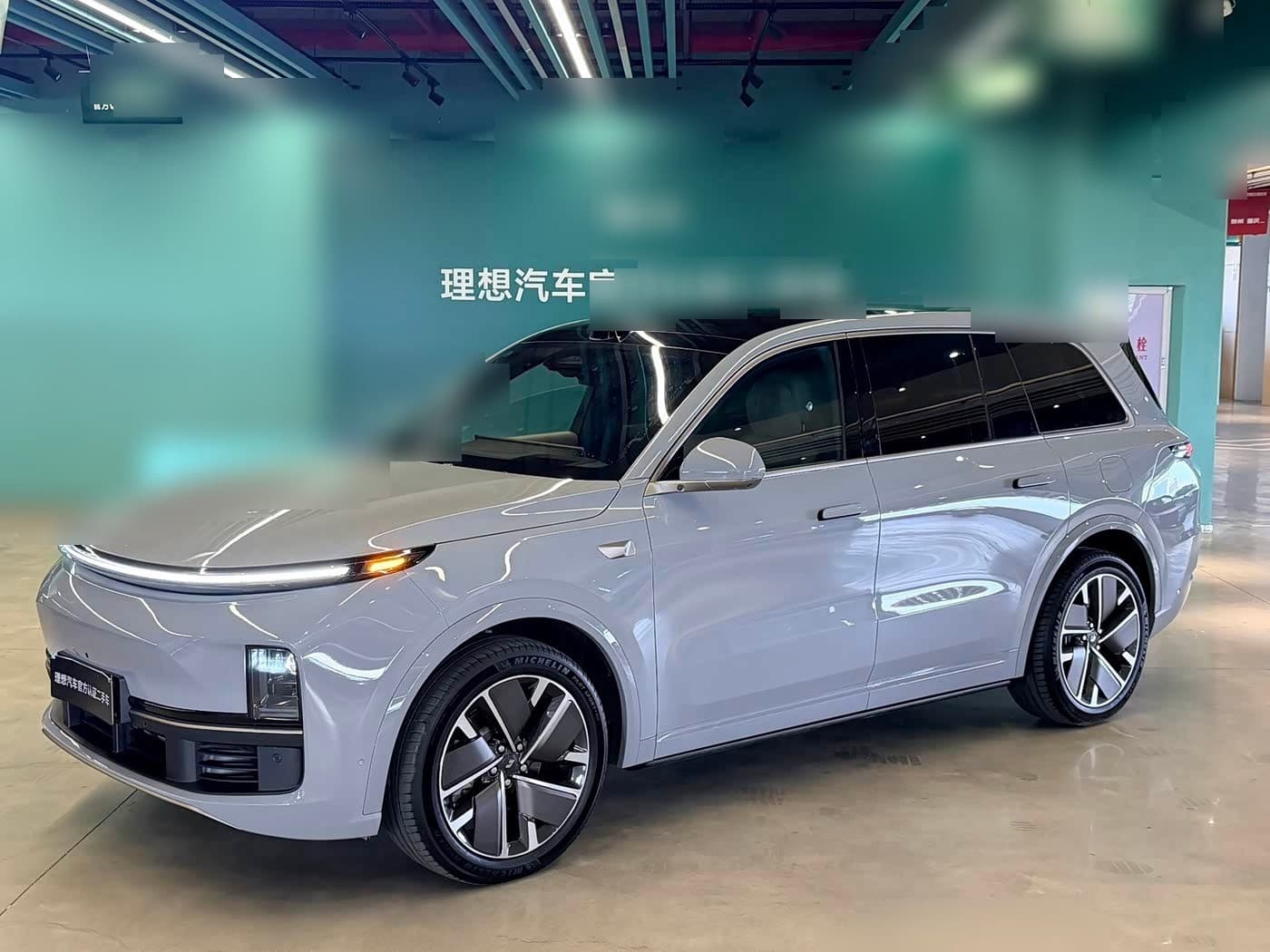 2025 Li Auto Li Xiang L9 front exterior