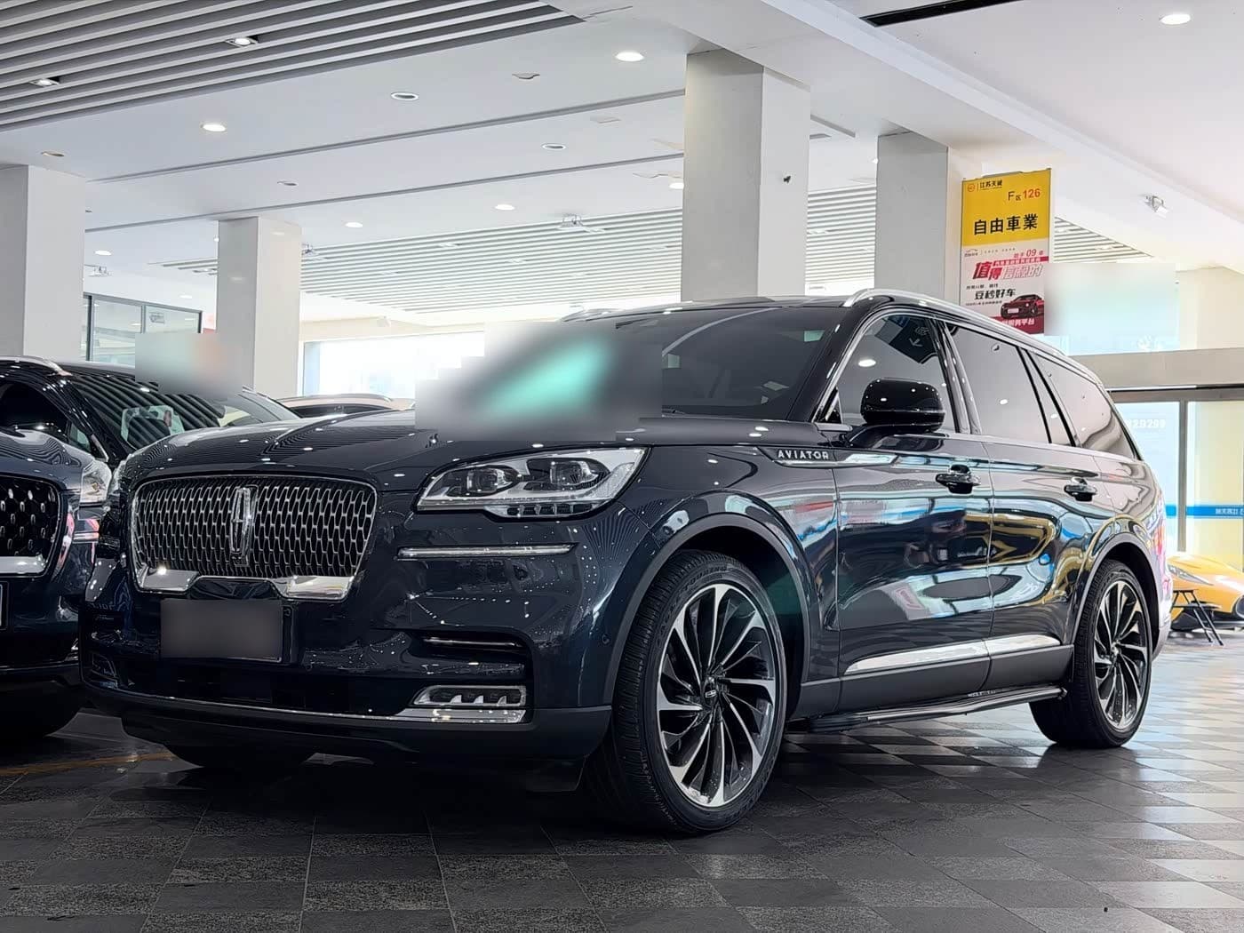 2022 Lincoln Aviator front exterior