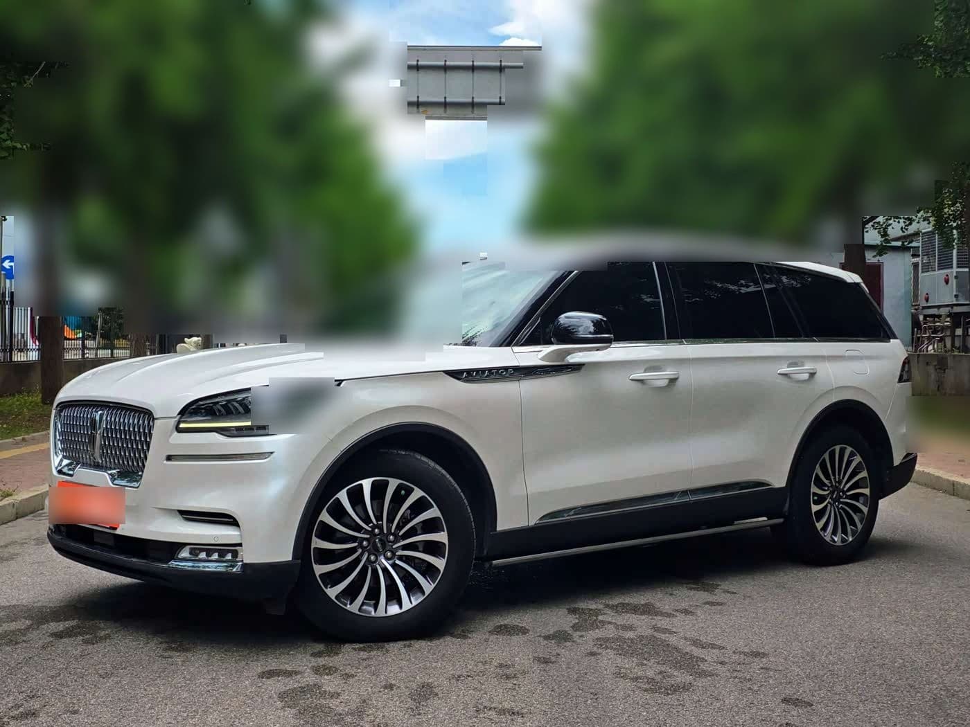 2023 Lincoln Aviator front exterior