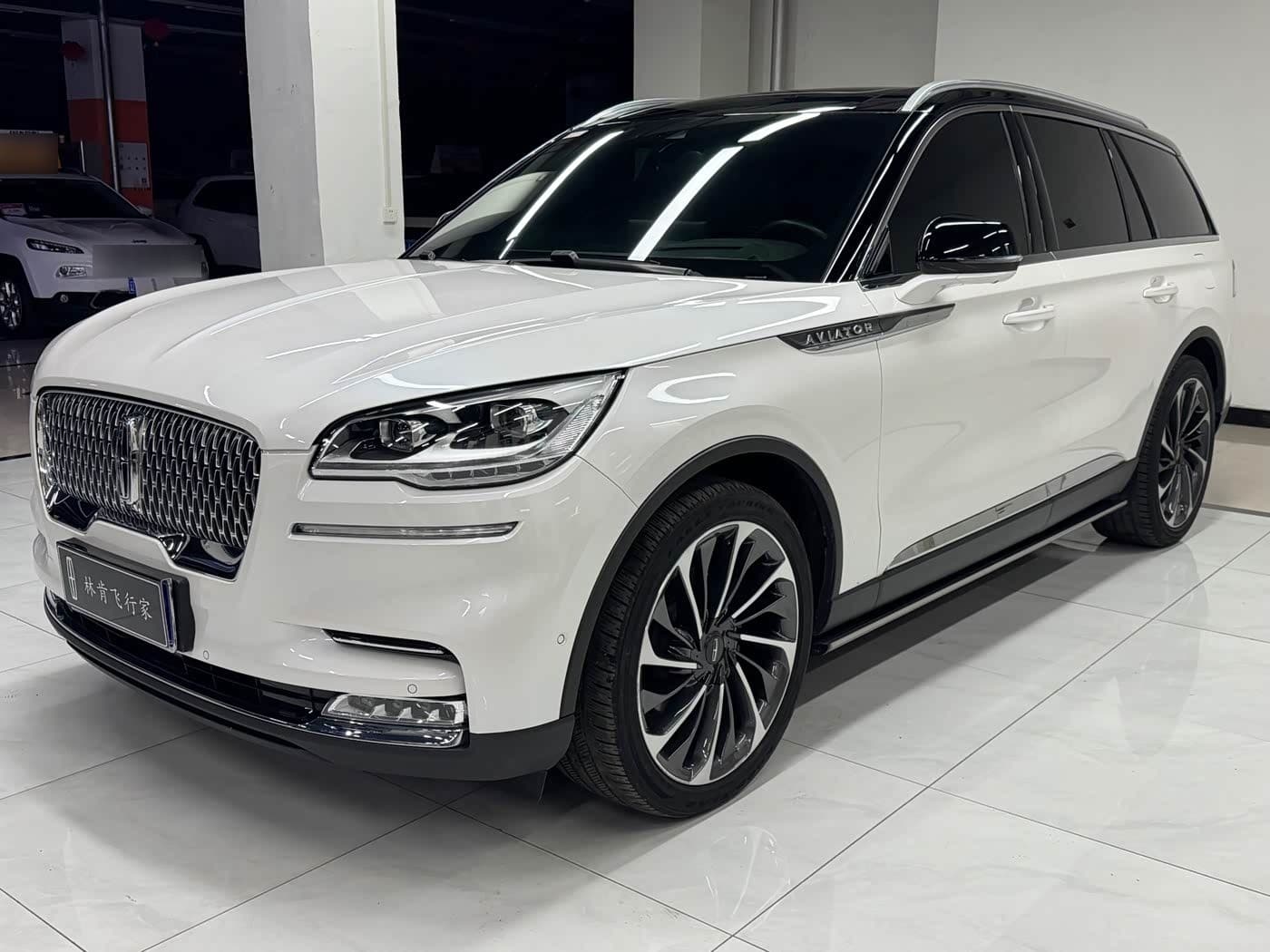 2022 Lincoln Aviator front exterior
