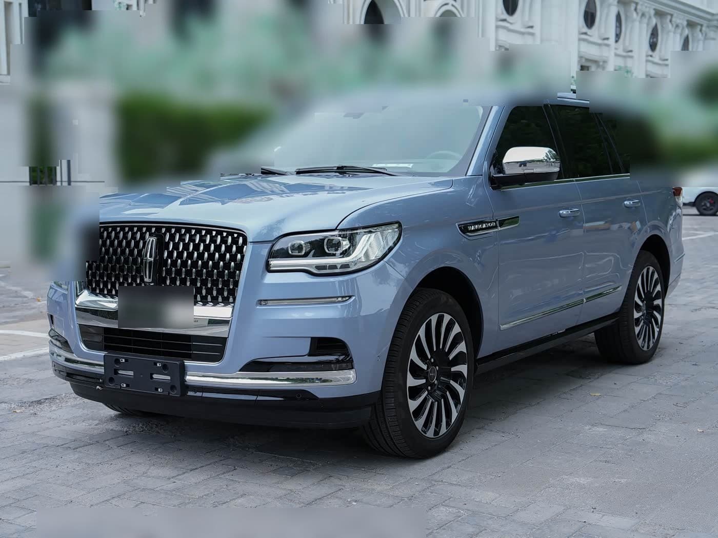 2022 Lincoln Navigator front exterior