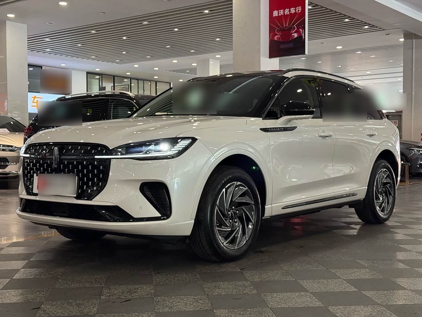 2024 Lincoln Adventurer front exterior