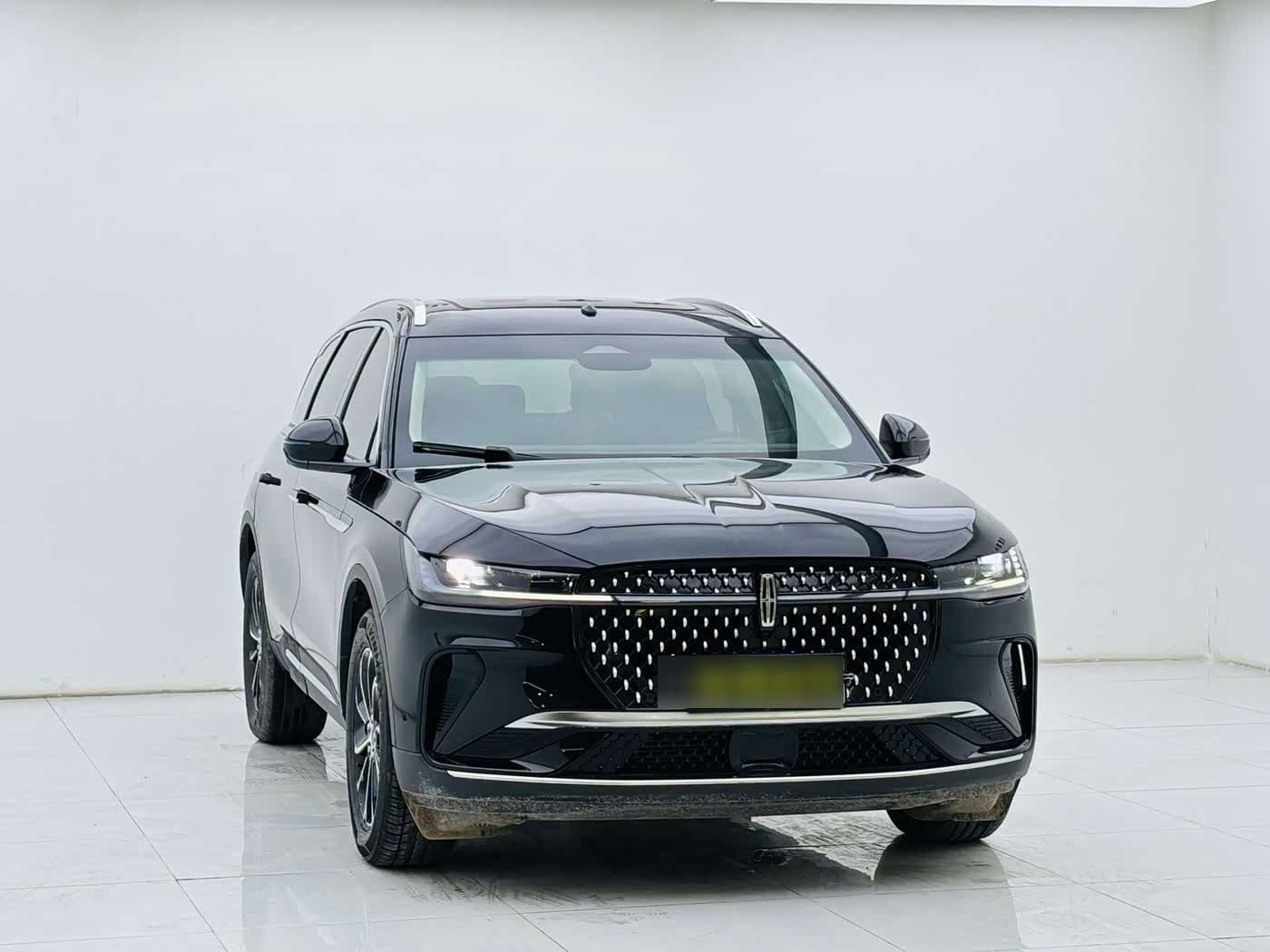 2023 Lincoln Nautilus front exterior