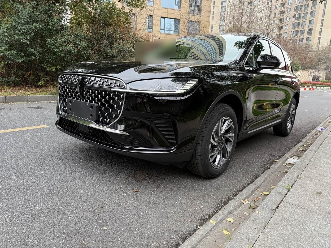 2025 Lincoln Adventurer front exterior