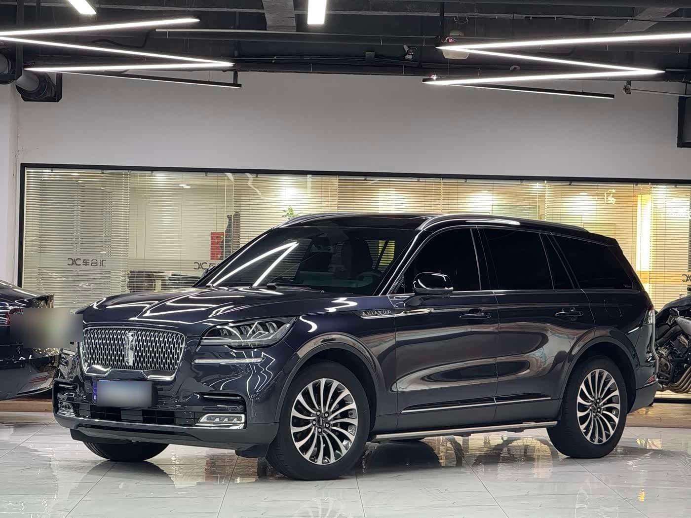 2022 Lincoln Aviator front exterior