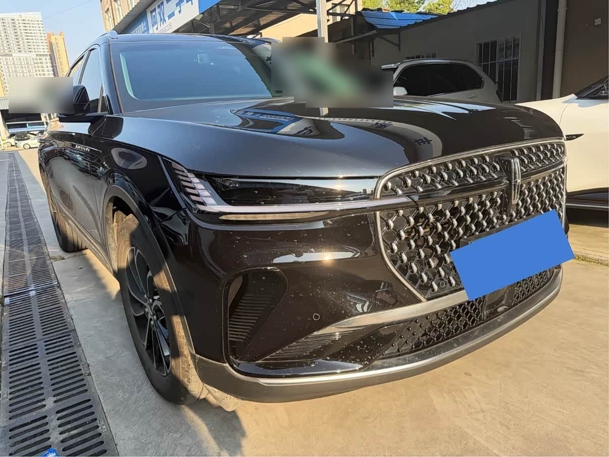 2024 Lincoln Nautilus front exterior