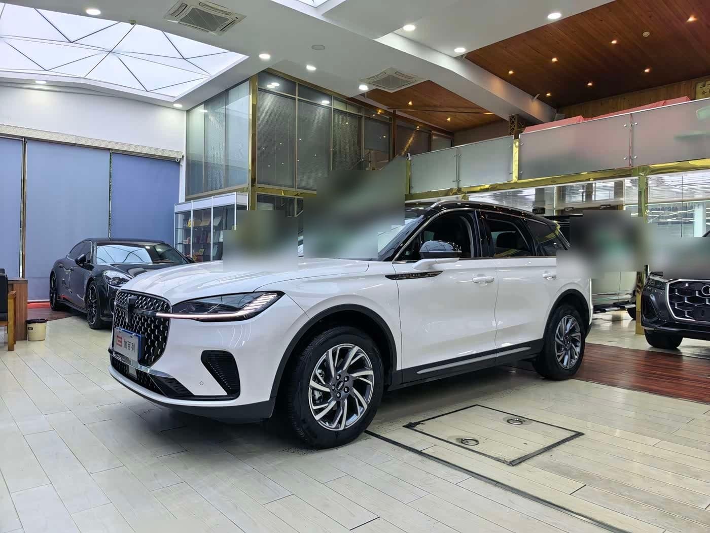 2025 Lincoln Adventurer
