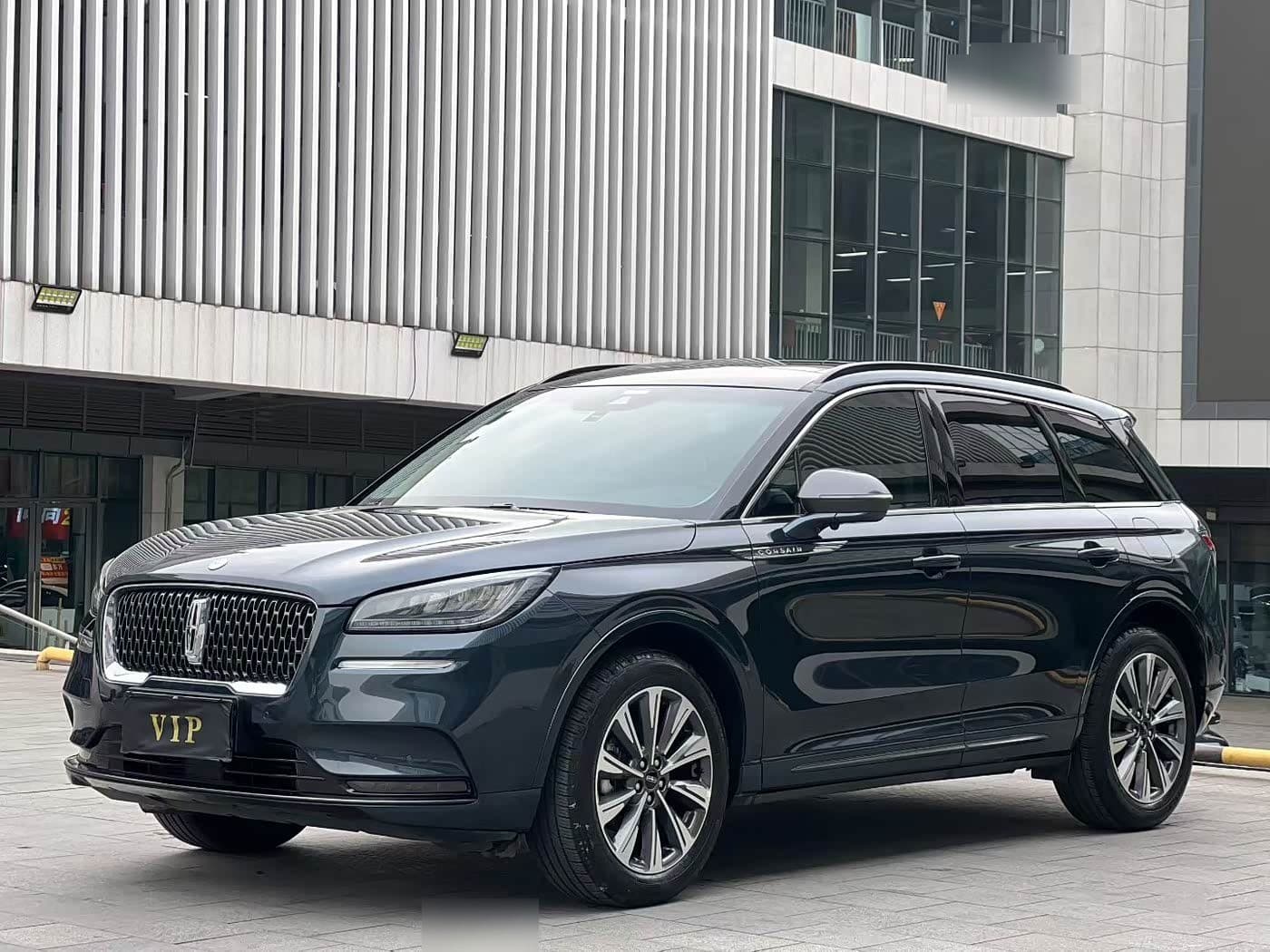 2022 Lincoln Adventurer front exterior