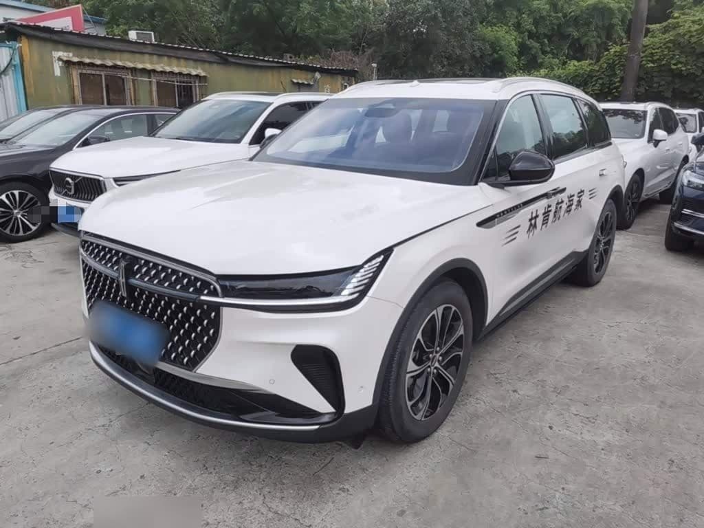 2023 Lincoln Nautilus front exterior