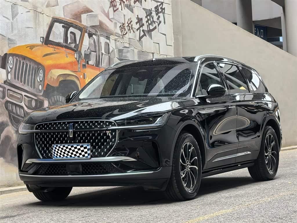 2023 Lincoln Nautilus front exterior
