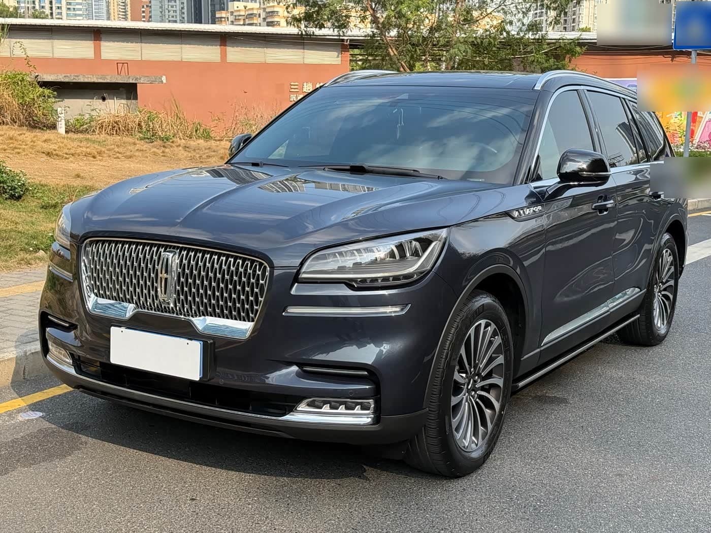 2022 Lincoln Aviator front exterior