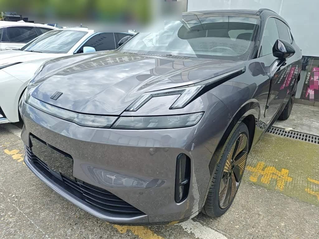 2023 Lynk & Co 08 EM-P front exterior