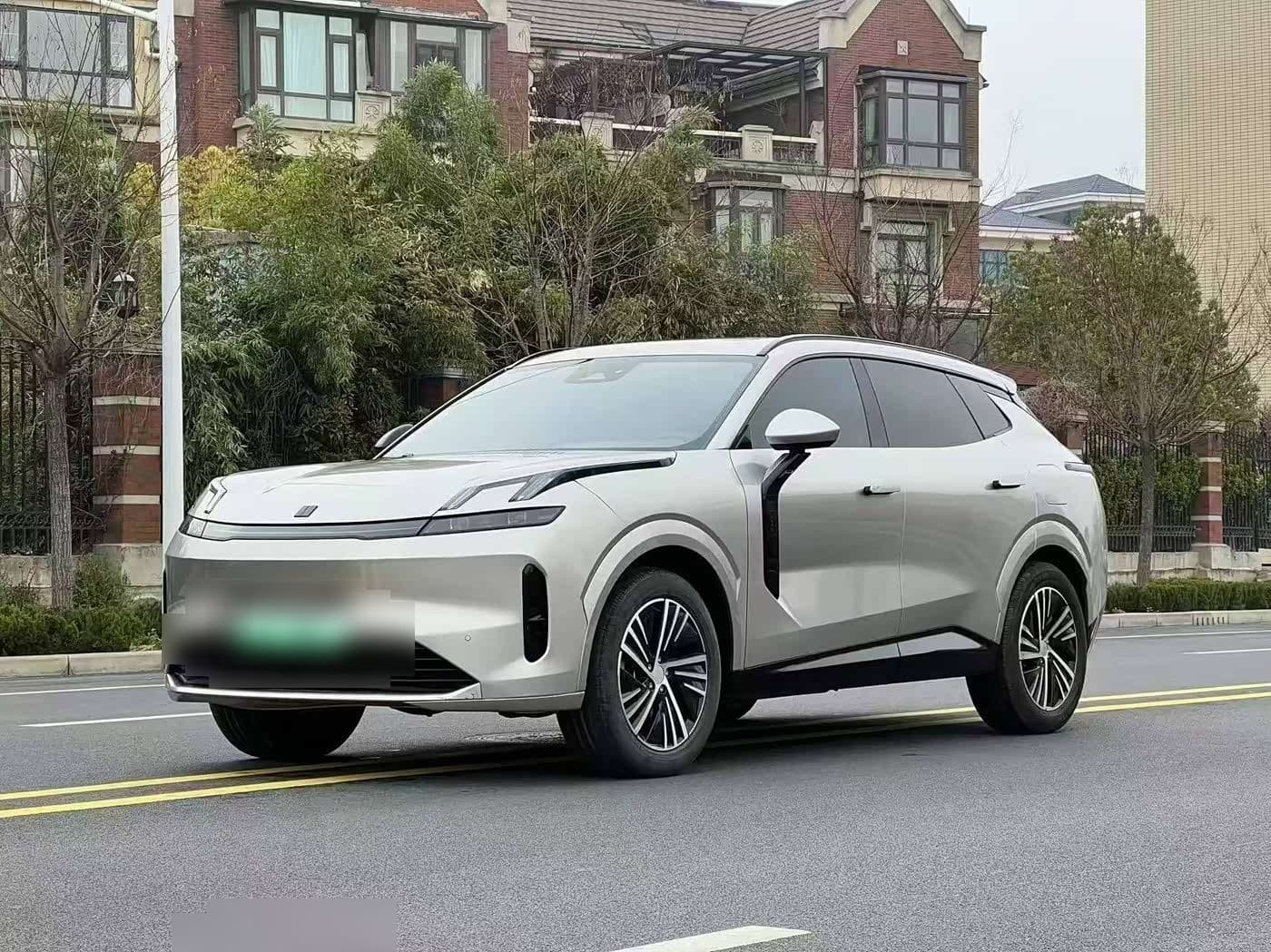 2023 Lynk & Co 08 EM-P front exterior