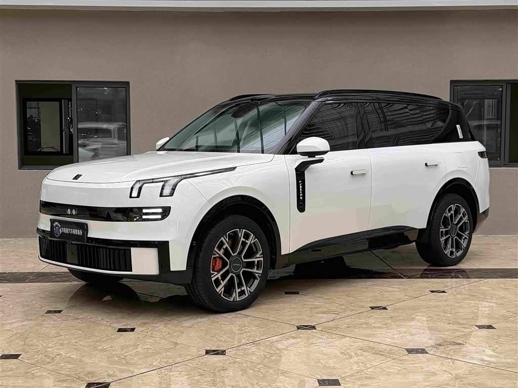 2025 Lynk & Co 900 front exterior