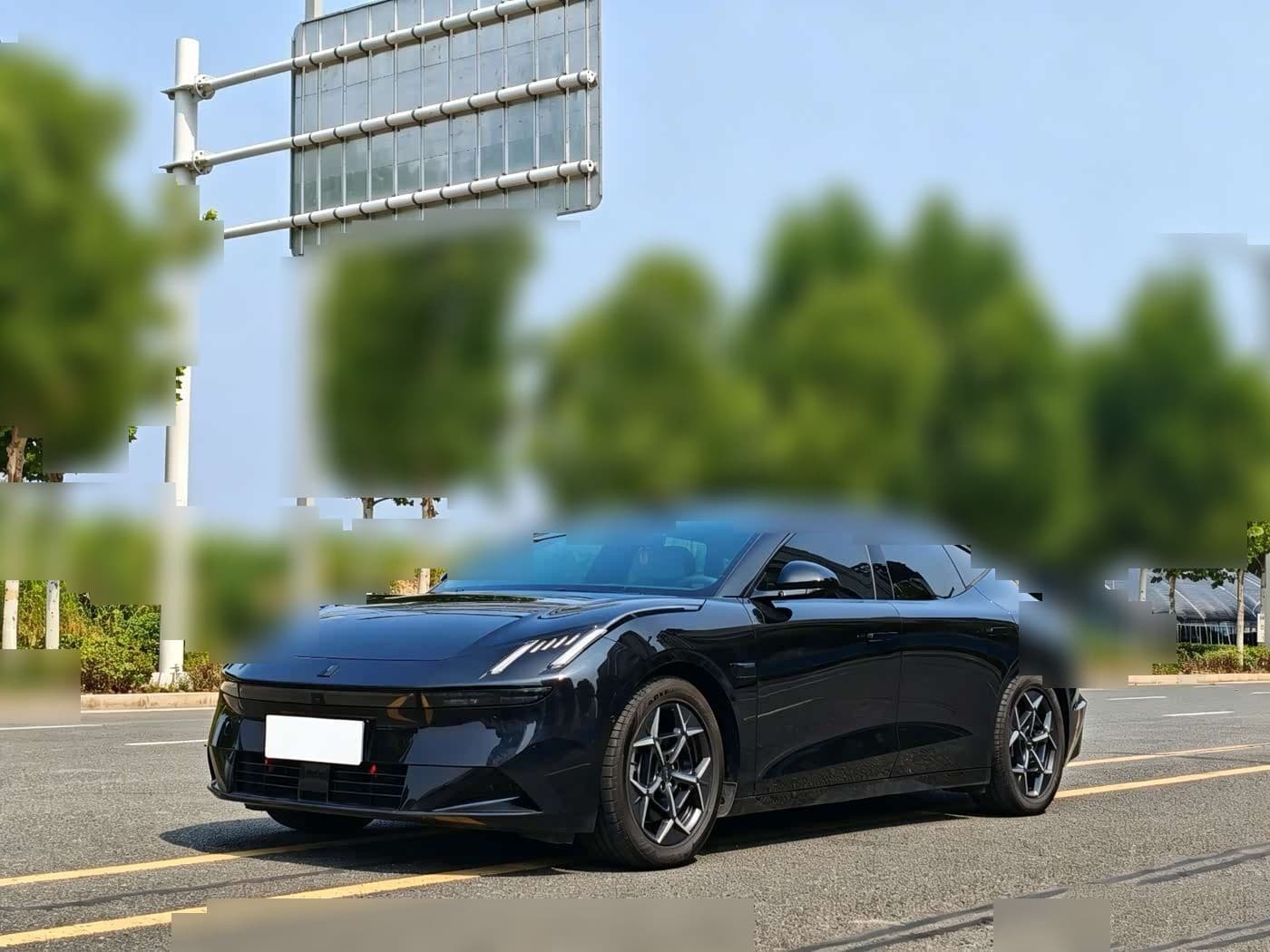 2025 Lynk & Co 10 EM-P front exterior