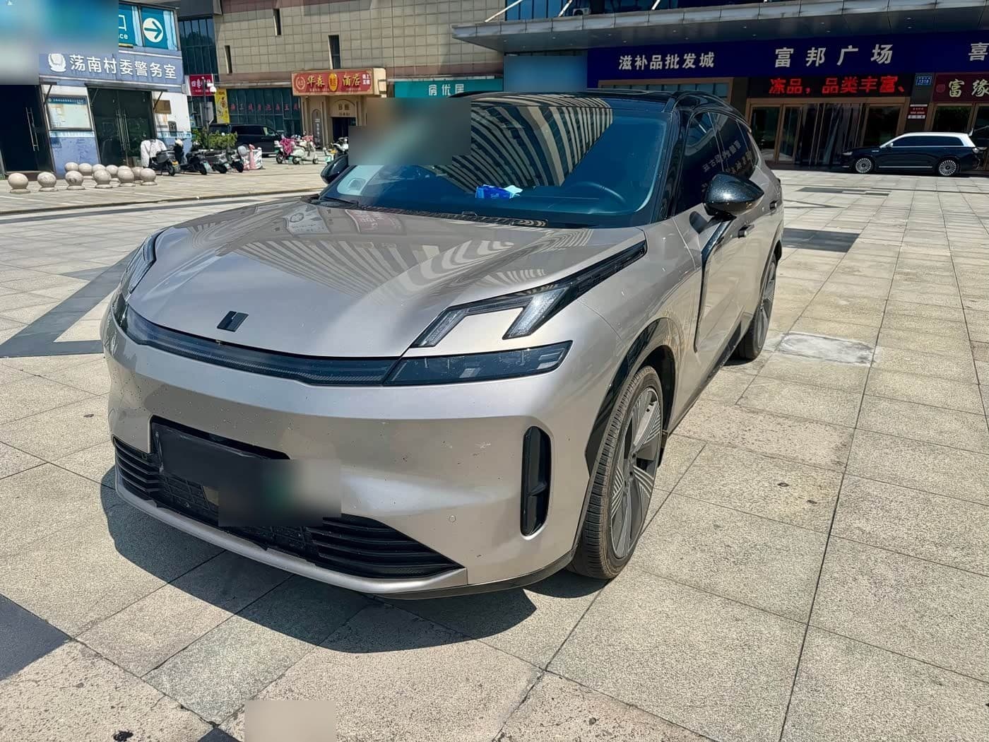 2023 Lynk & Co 08 EM-P front exterior