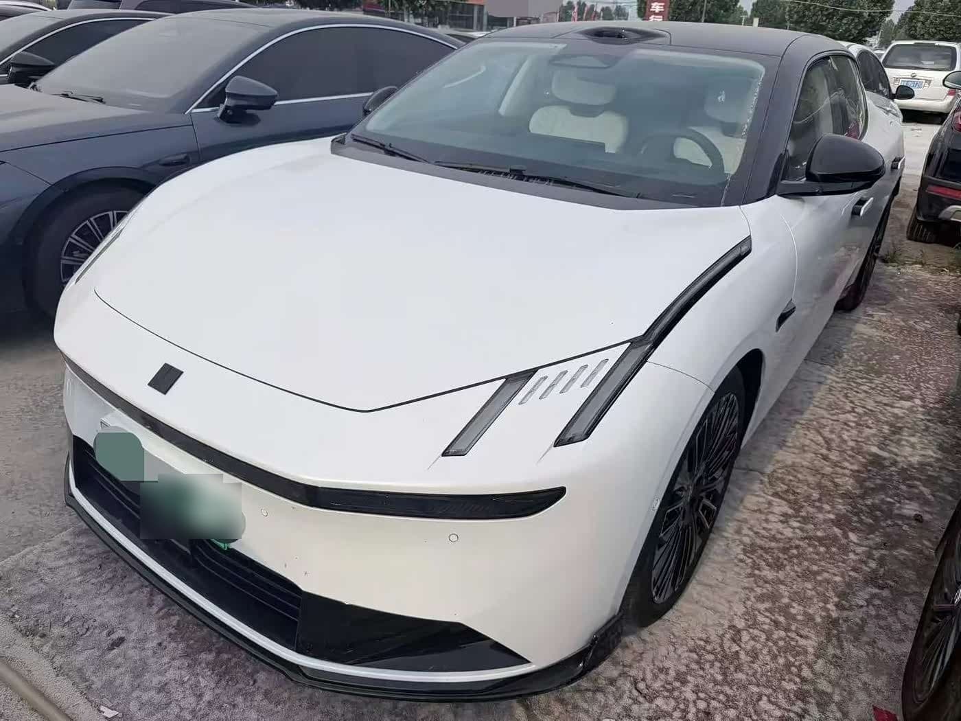 2025 Lynk & Co 10 EM-P front exterior