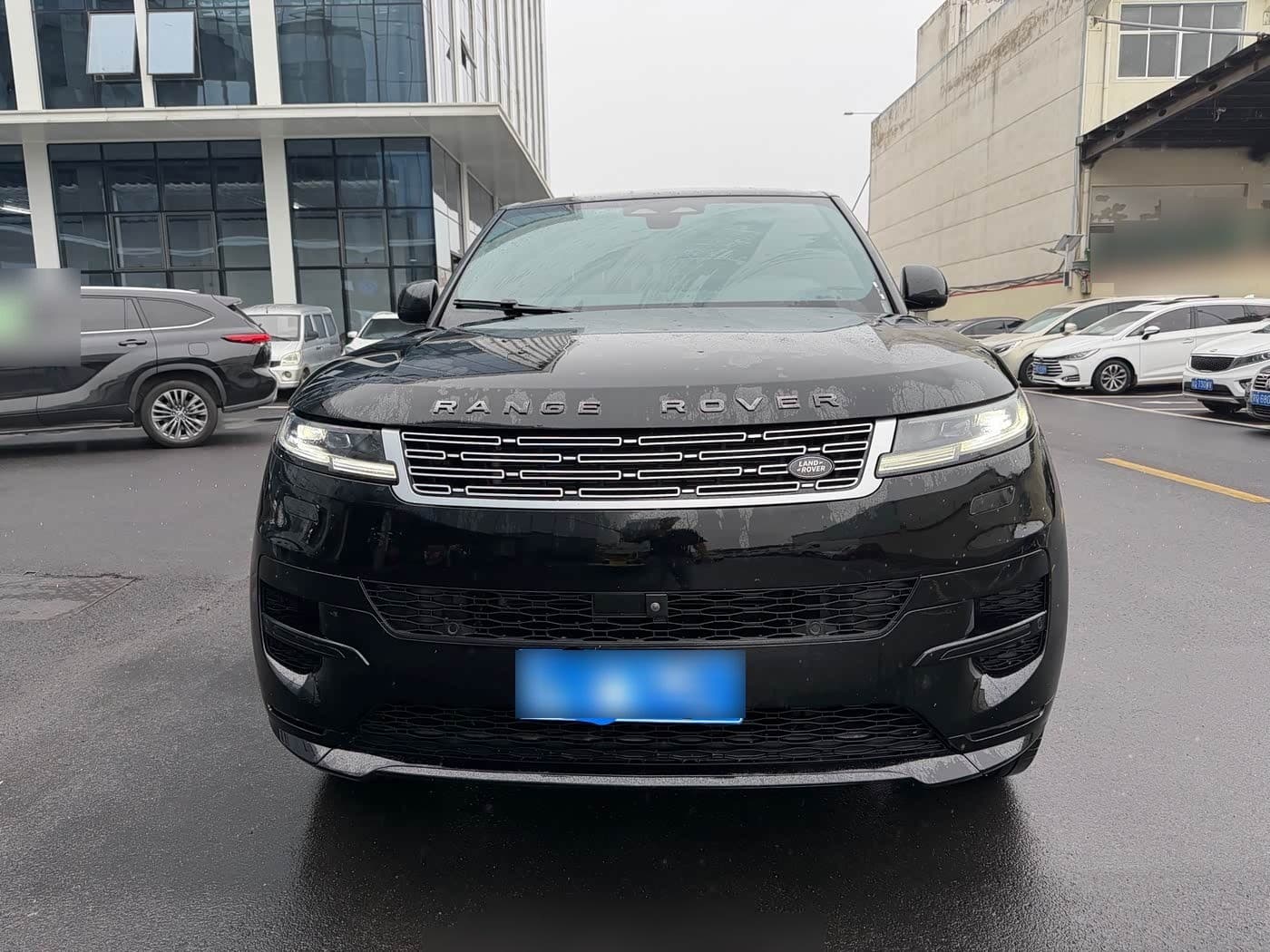 2022 Land Rover Range Rover Sport front exterior