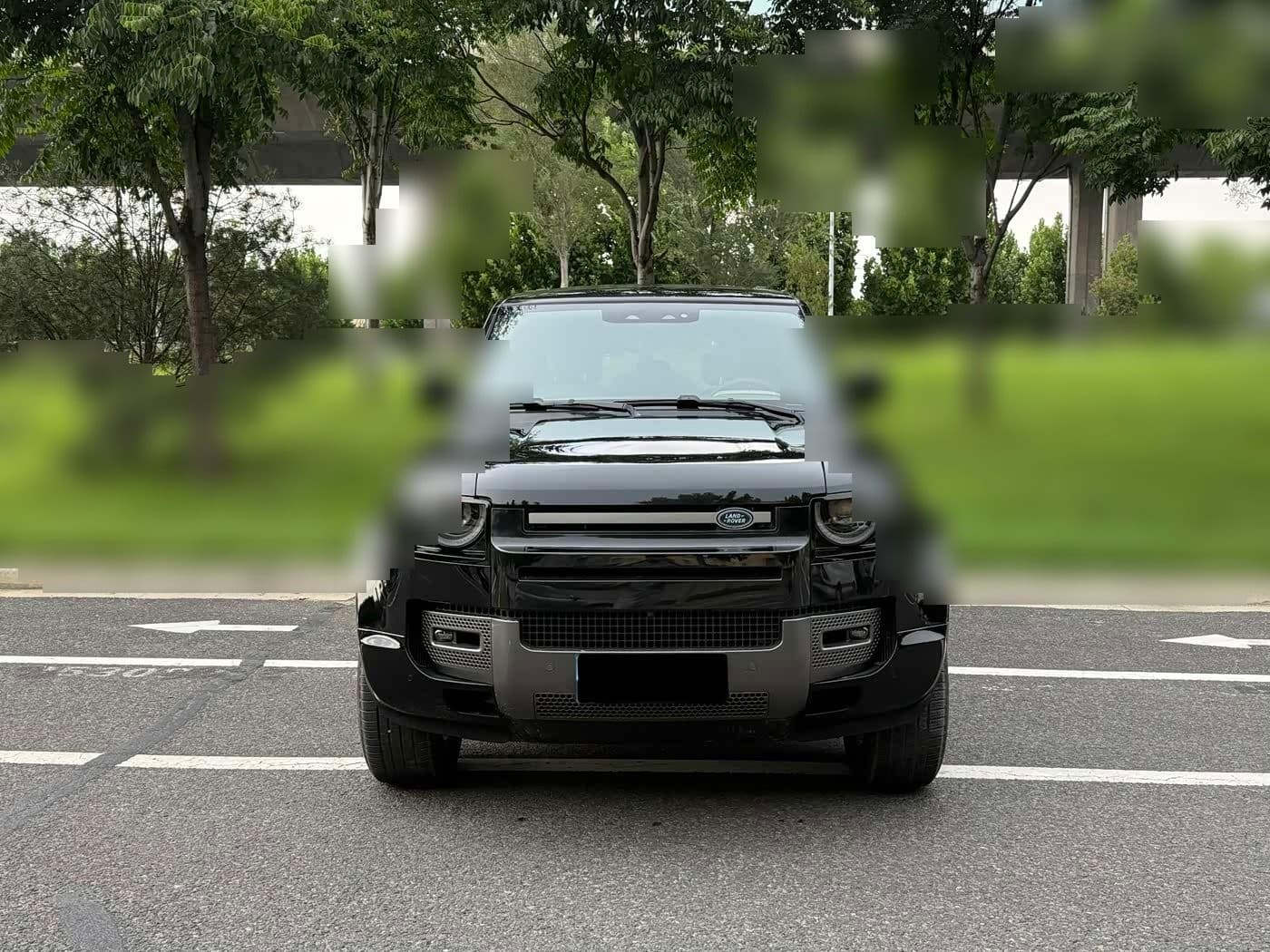 2024 Land Rover Defender front exterior