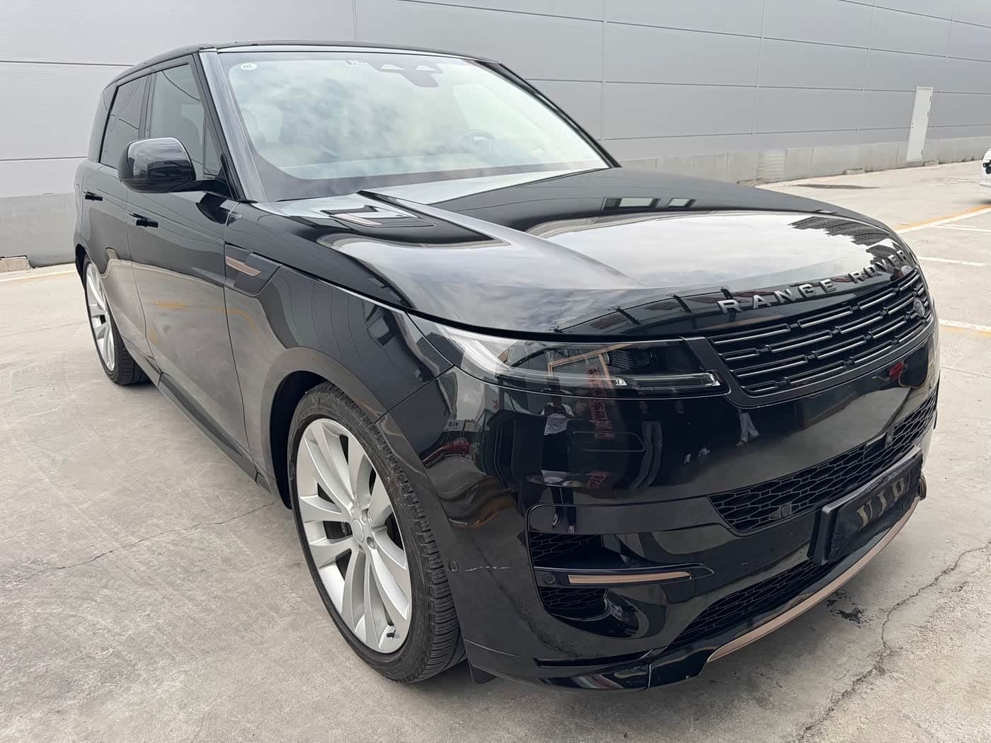 2022 Land Rover Range Rover Sport front exterior