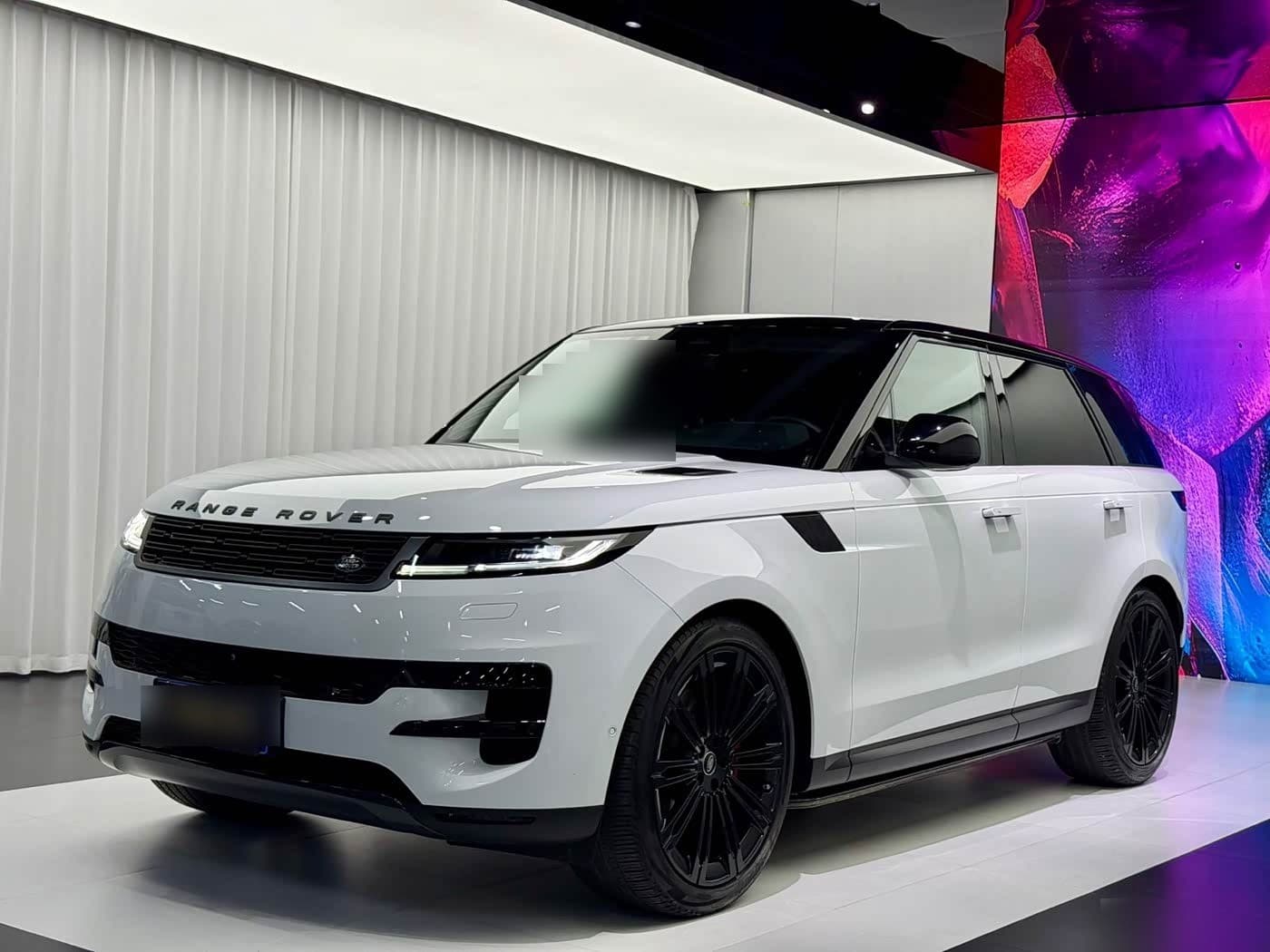 2022 Land Rover Range Rover Sport front exterior