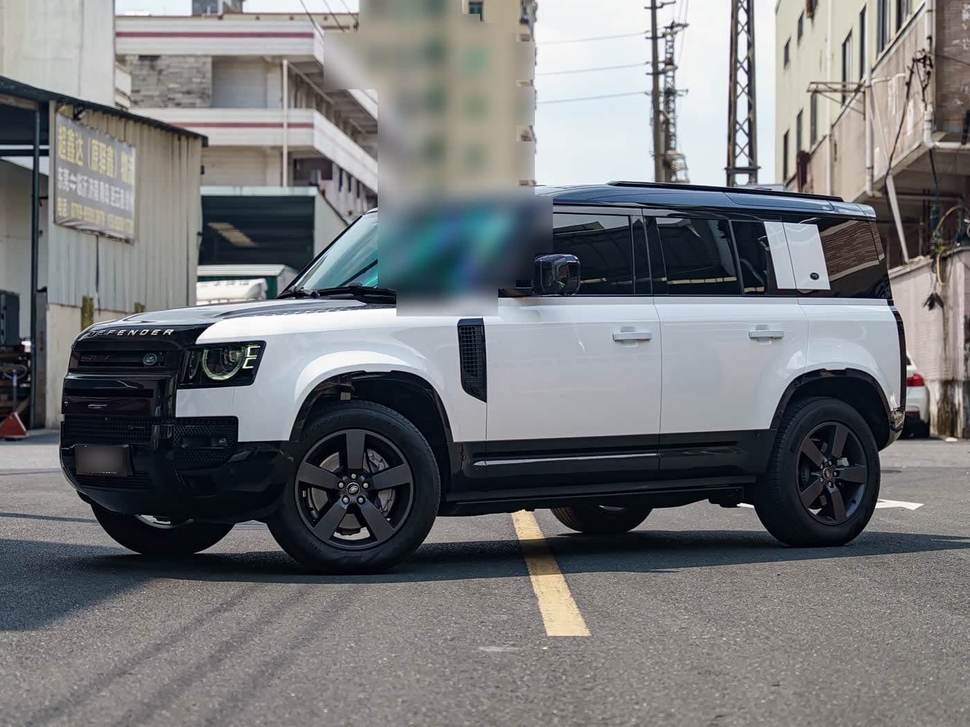 2022 Land Rover Defender front exterior
