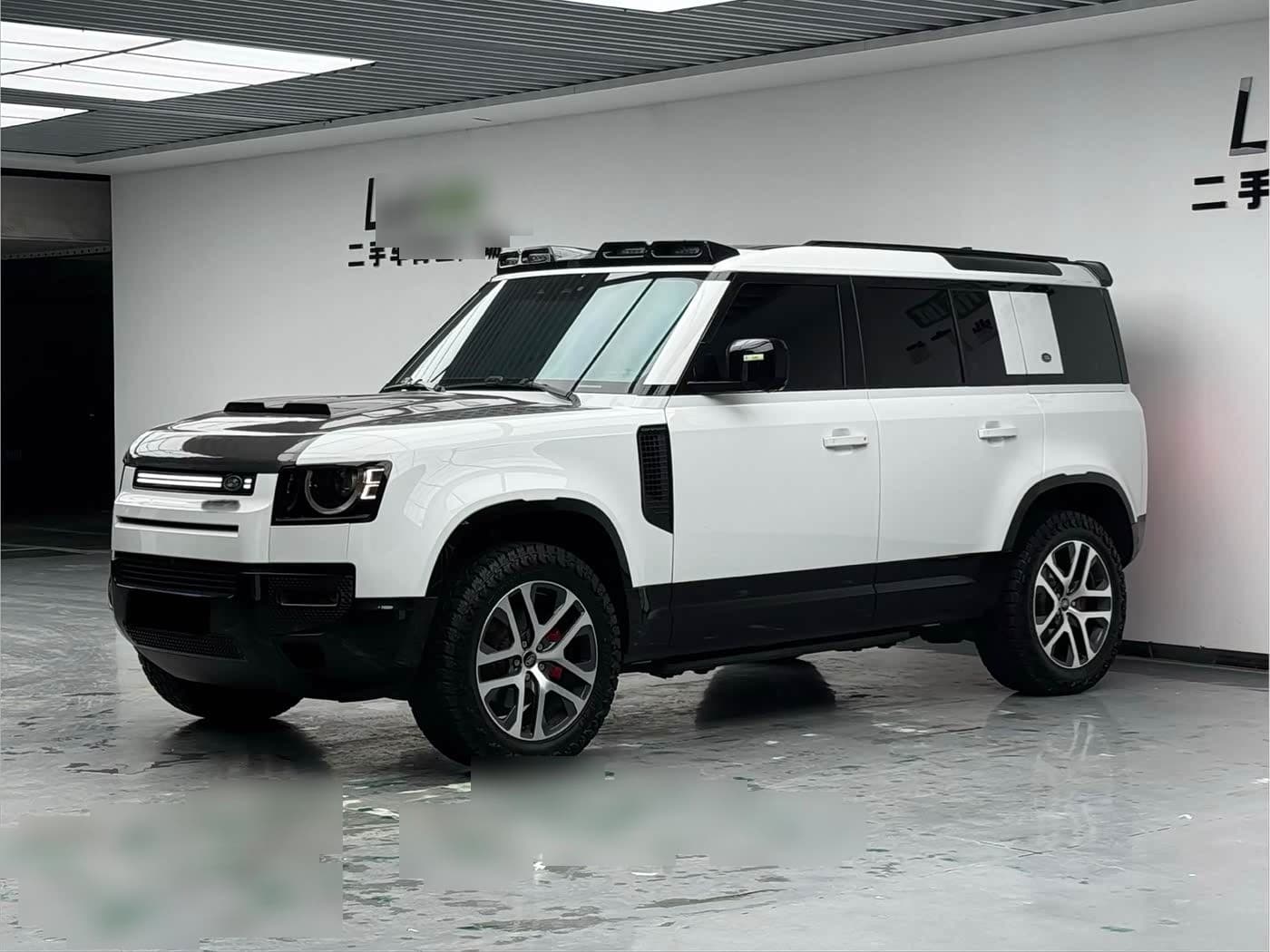 2024 Land Rover Defender front exterior