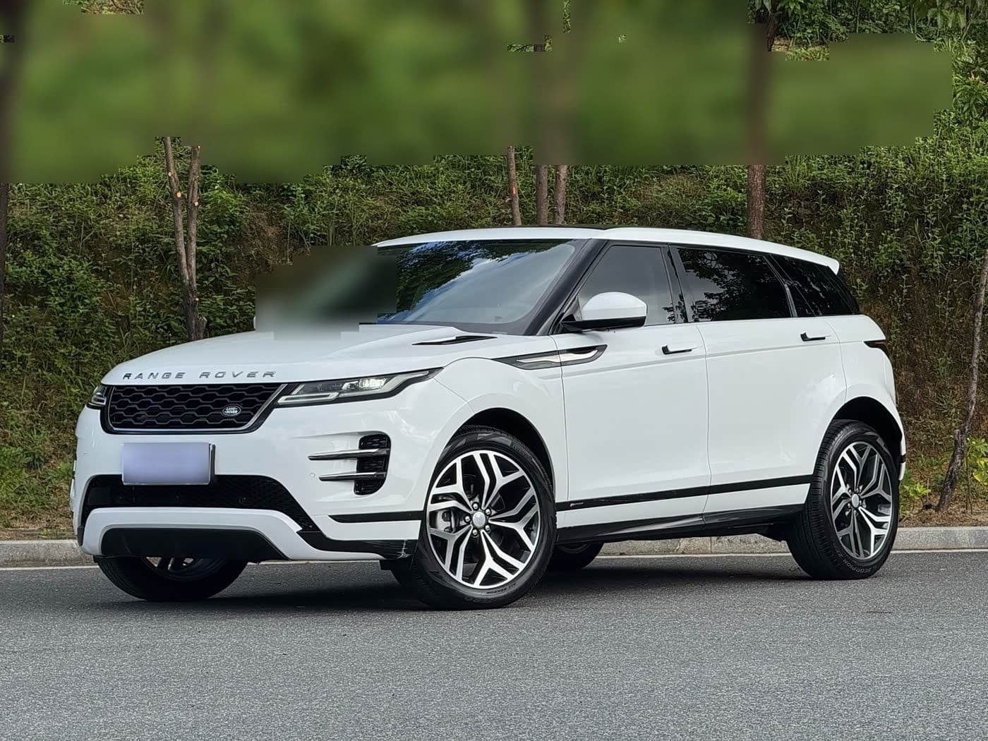 2022 Land Rover Range Rover Evoque front exterior