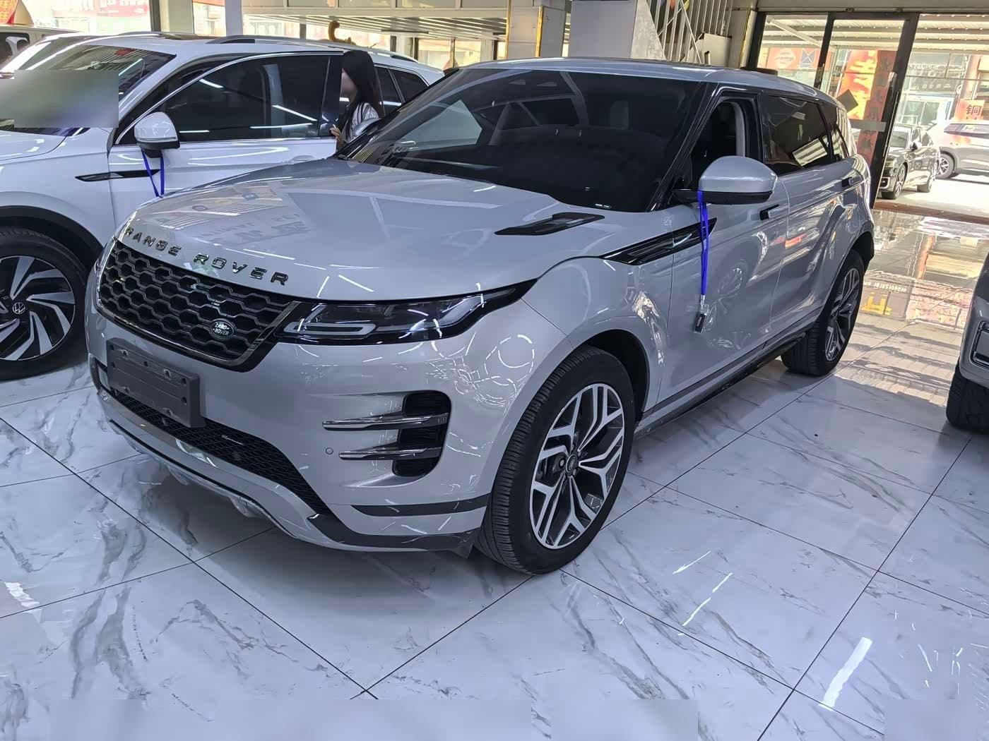 2024 Land Rover Range Rover Evoque front exterior