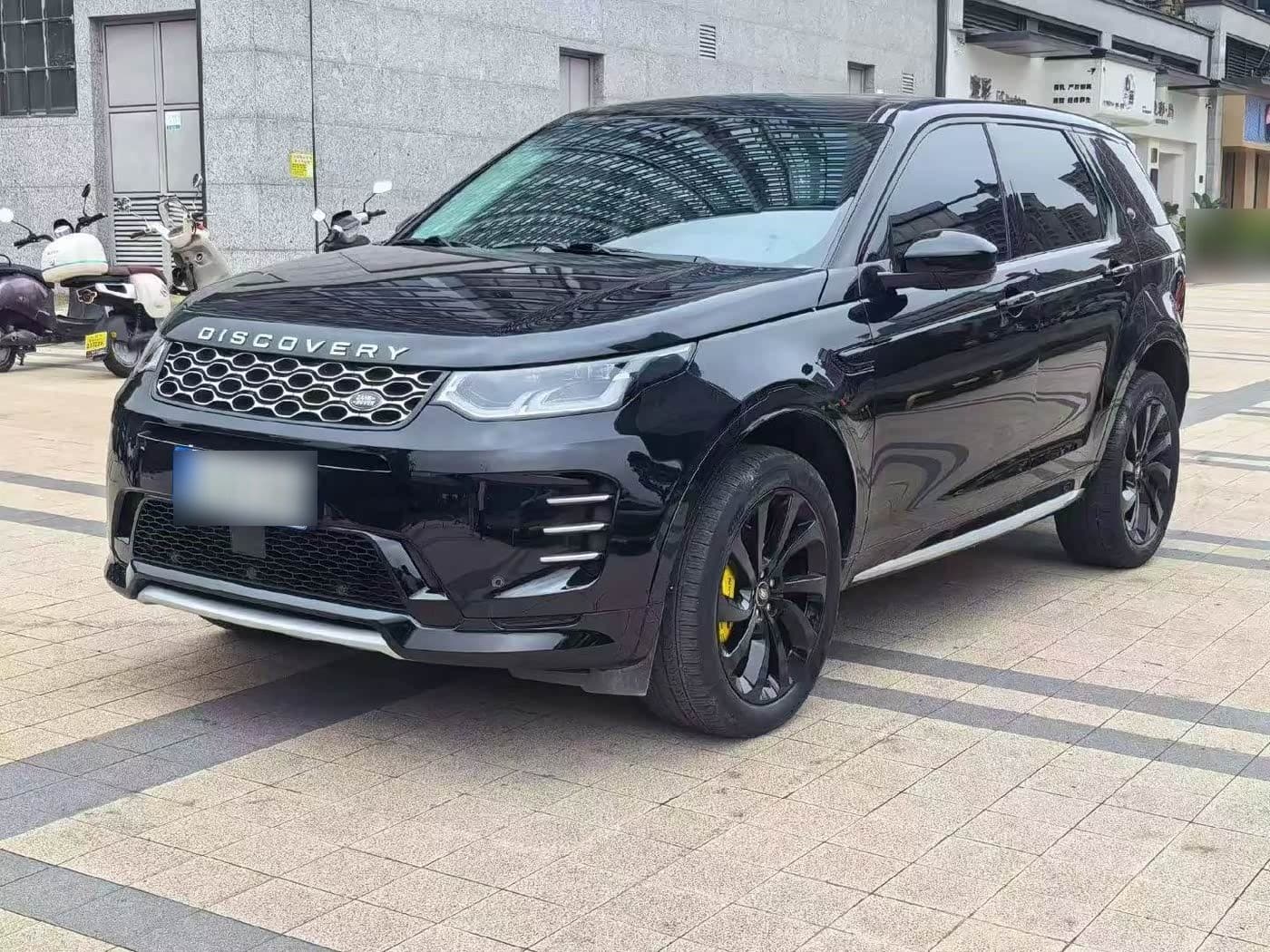 2023 Land Rover Discovery Sport front exterior