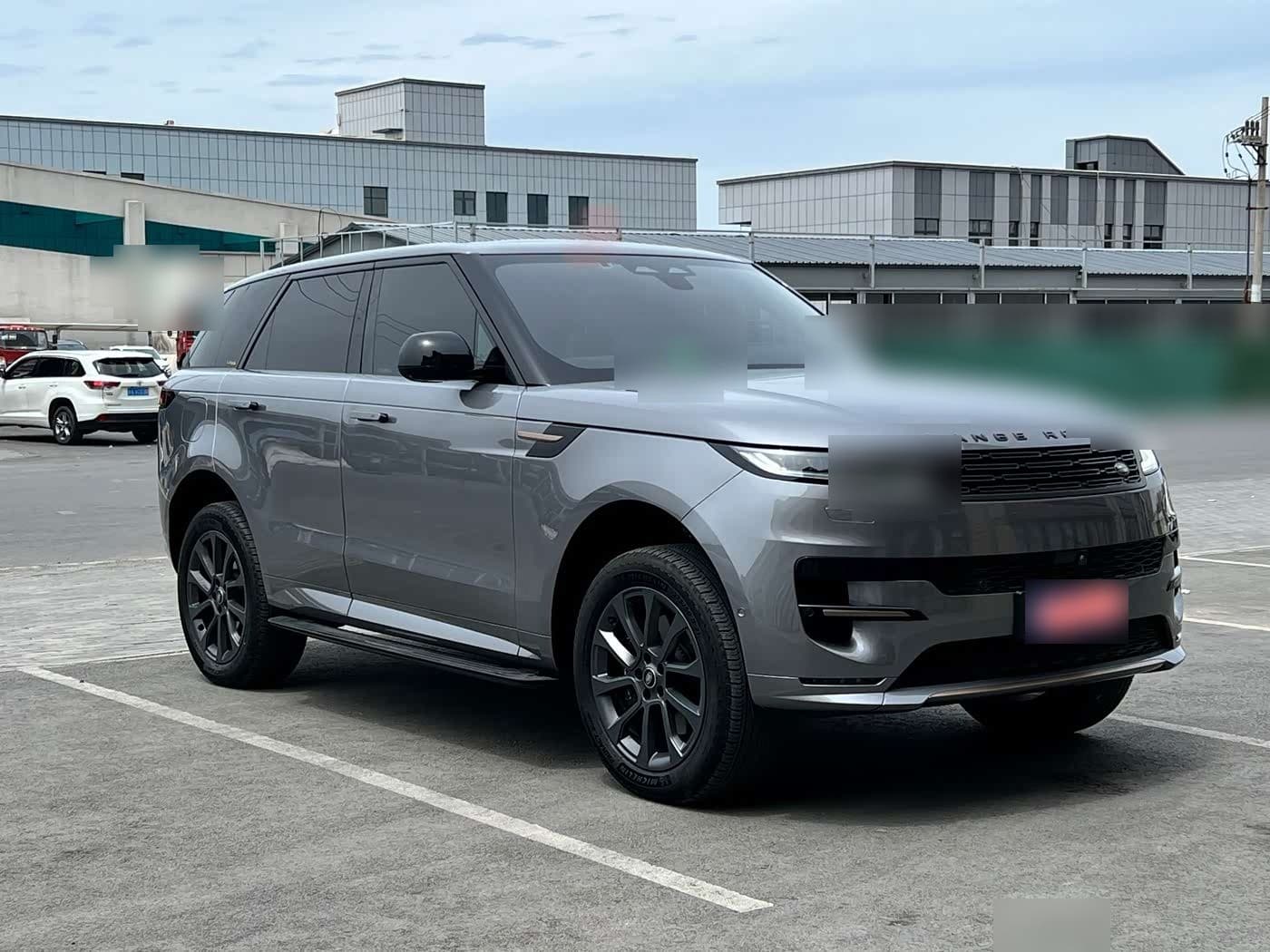 2022 Land Rover Range Rover Sport front exterior