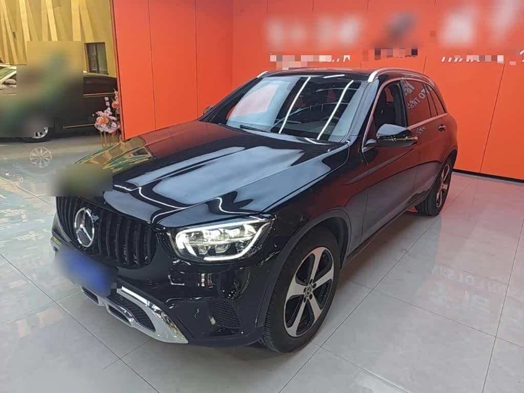 2022 Mercedes-Benz GLC front exterior