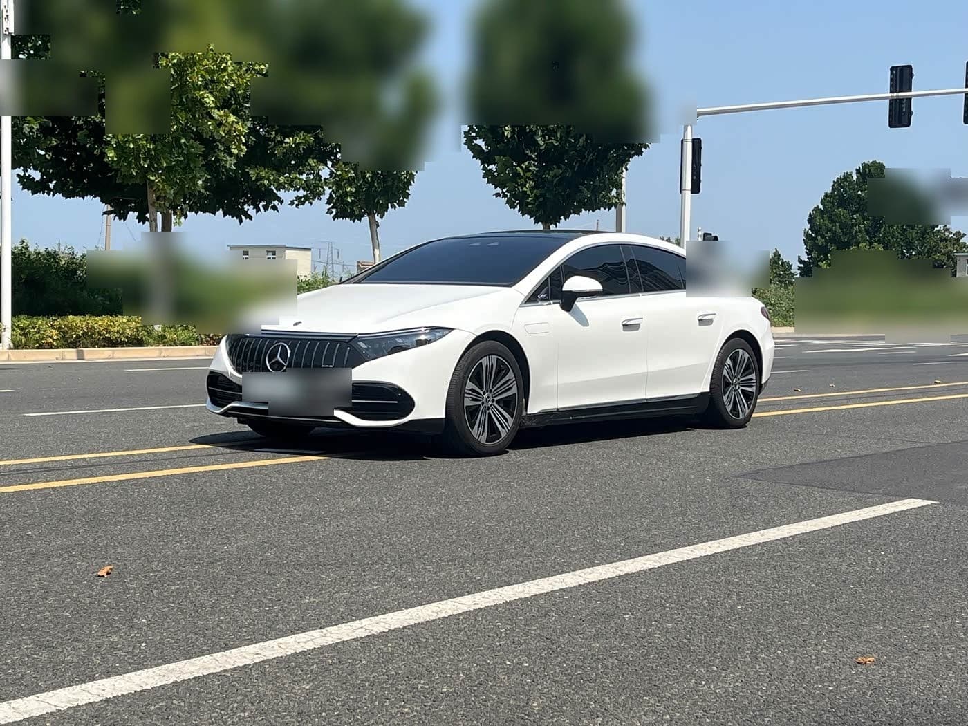2022 Mercedes-Benz EQS front exterior