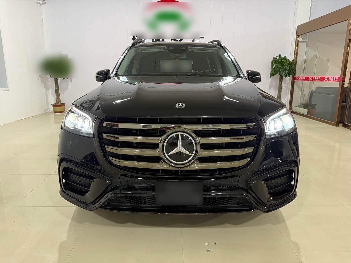 2023 Mercedes-Benz GLS front exterior