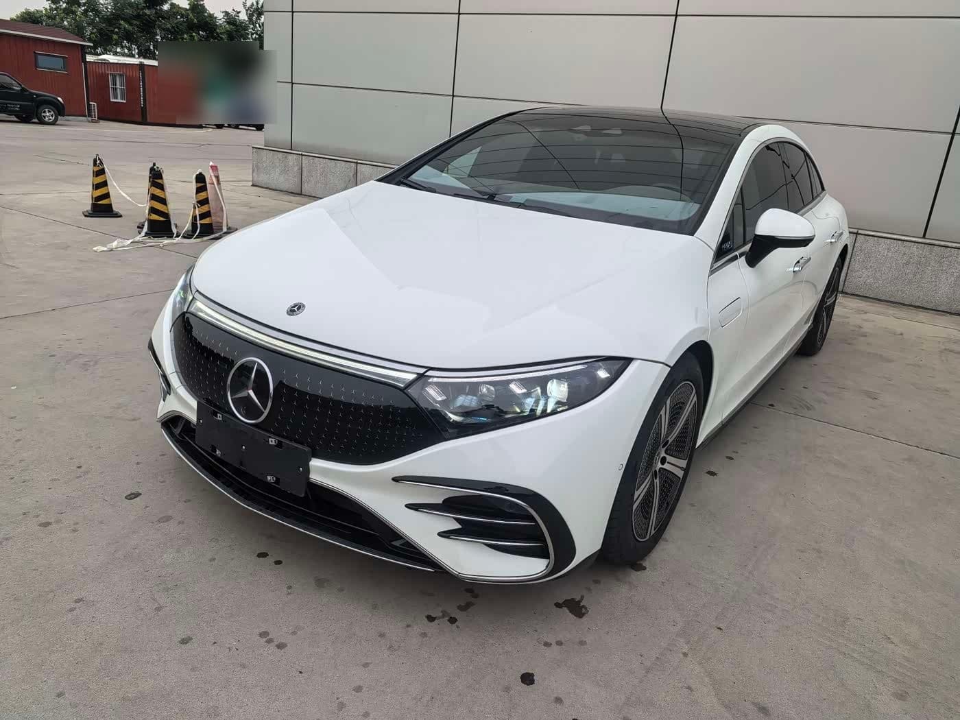 2022 Mercedes-Benz EQS front exterior