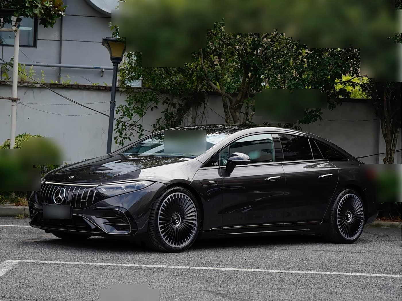 2023 Mercedes-Benz EQS AMG front exterior