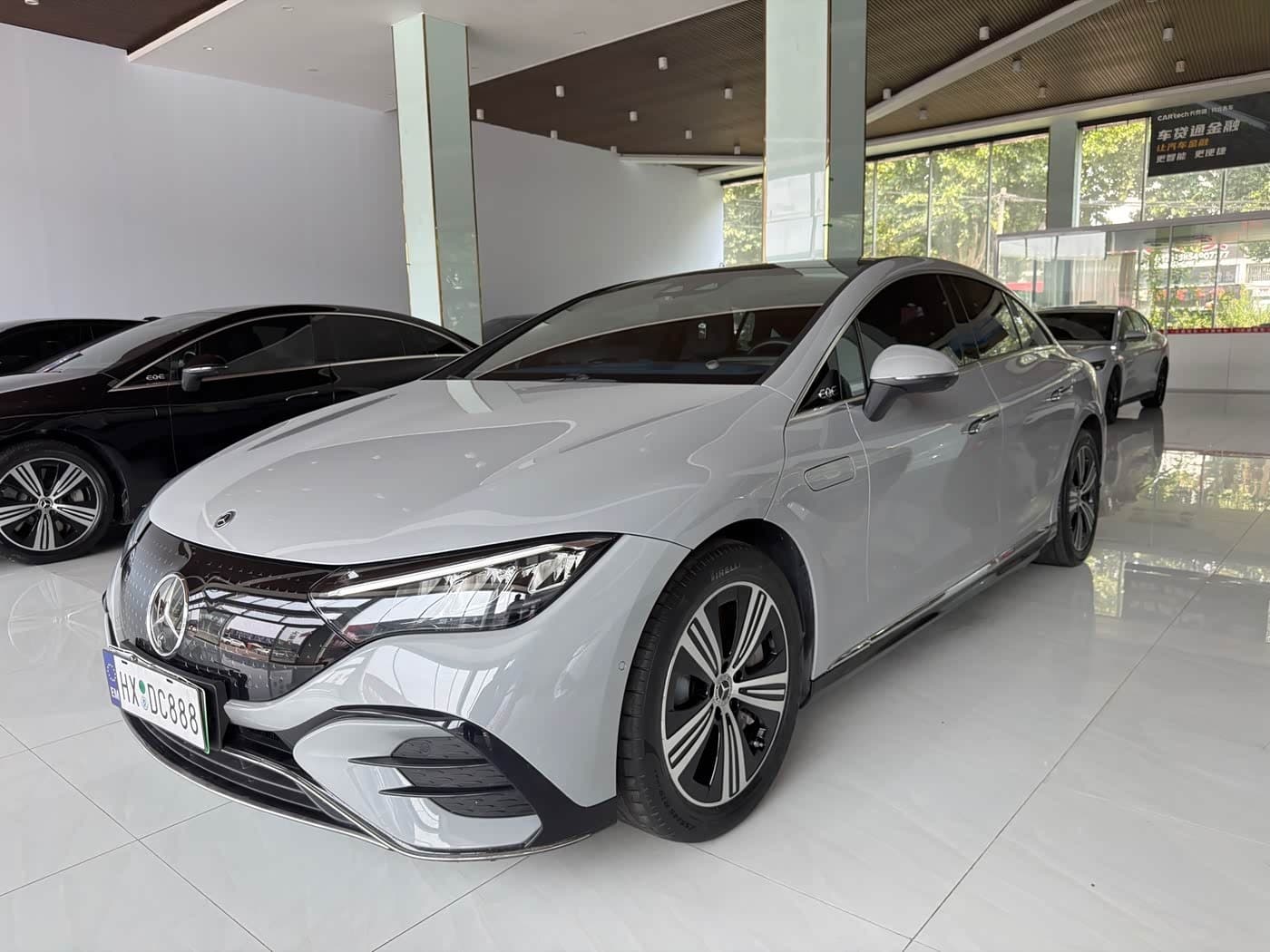 2022 Mercedes-Benz EQE front exterior