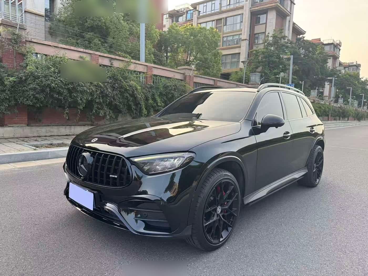 2023 Mercedes-Benz GLC front exterior