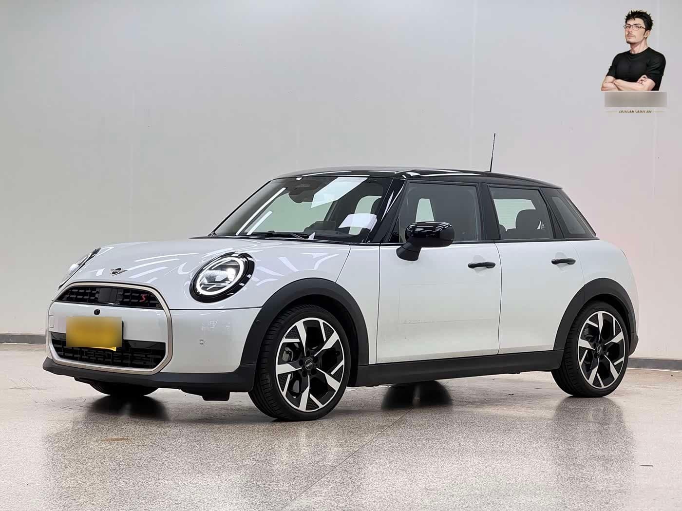 2024 MINI MINI front exterior