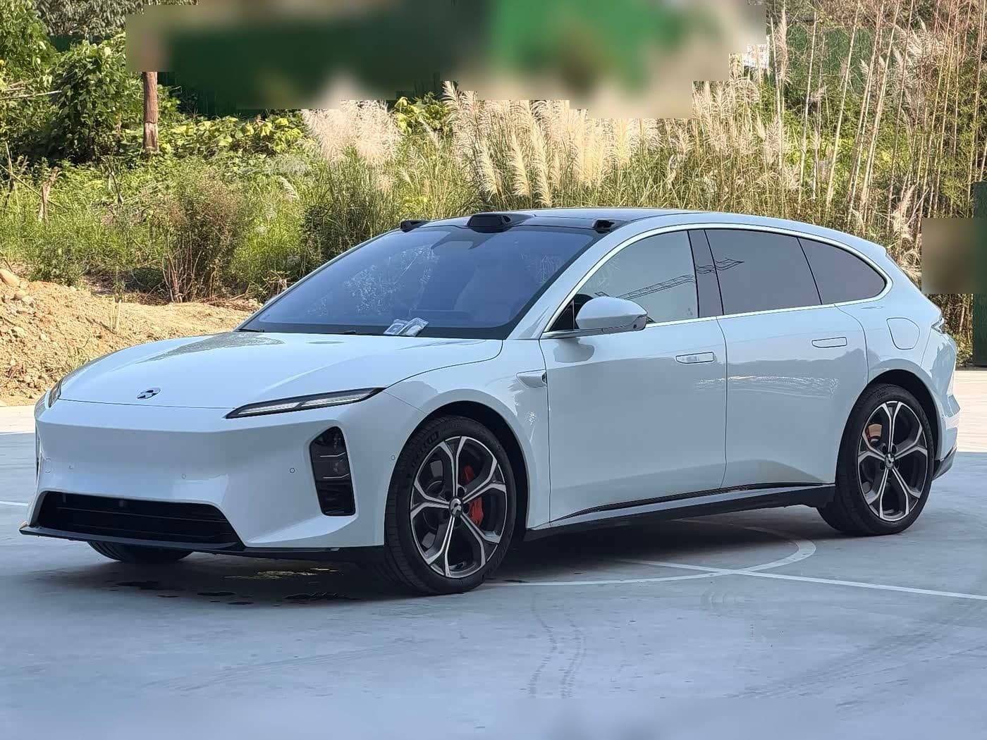 2025 NIO ET5T front exterior