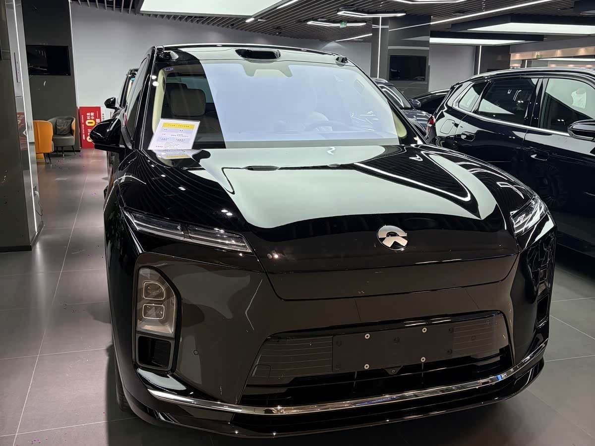 2025 NIO ES8 front exterior