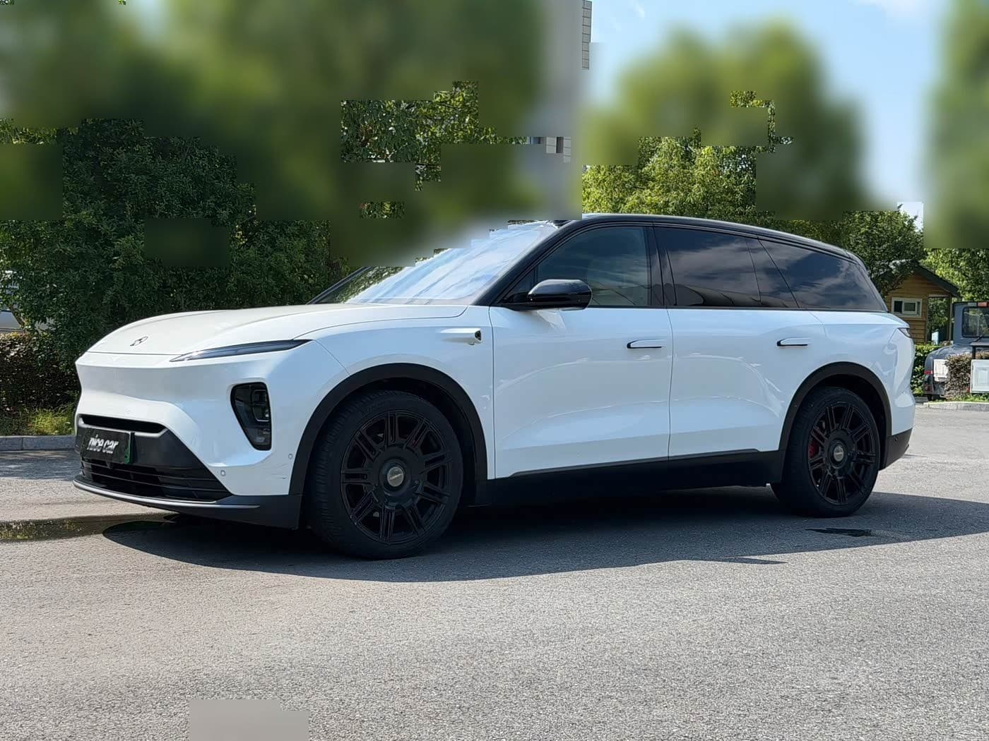 2023 NIO ES8 front exterior
